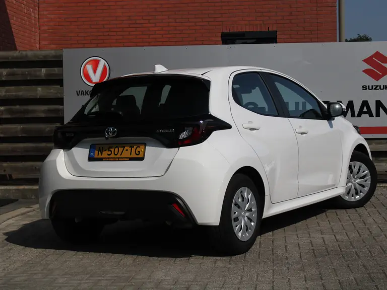 Toyota Yaris 1.5 Hybrid Active Automaat Achteruitrijcamera, Adaptieve Cruise Control, Automatische Airco, Bluetooth afbeelding 2