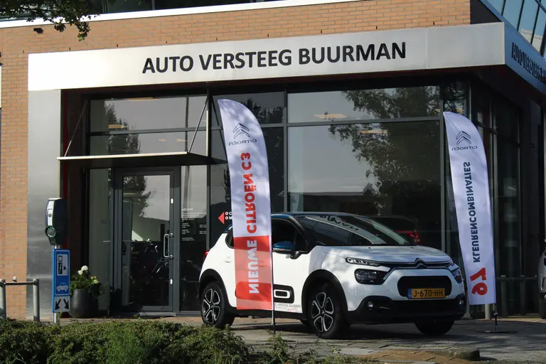 Mitsubishi Outlander 2.4 PHEV Instyle Automaat, 1e eigenaar, Navigatie, Adaptieve Cruise Control Schuifdak, Lederen bekleding, Trekhaak afbeelding 35