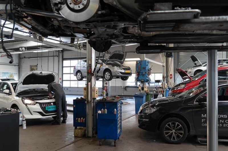 Werkplaats Auto Versteeg Buurman Voorthuizen Peugeot Citroen Nissan.jpg